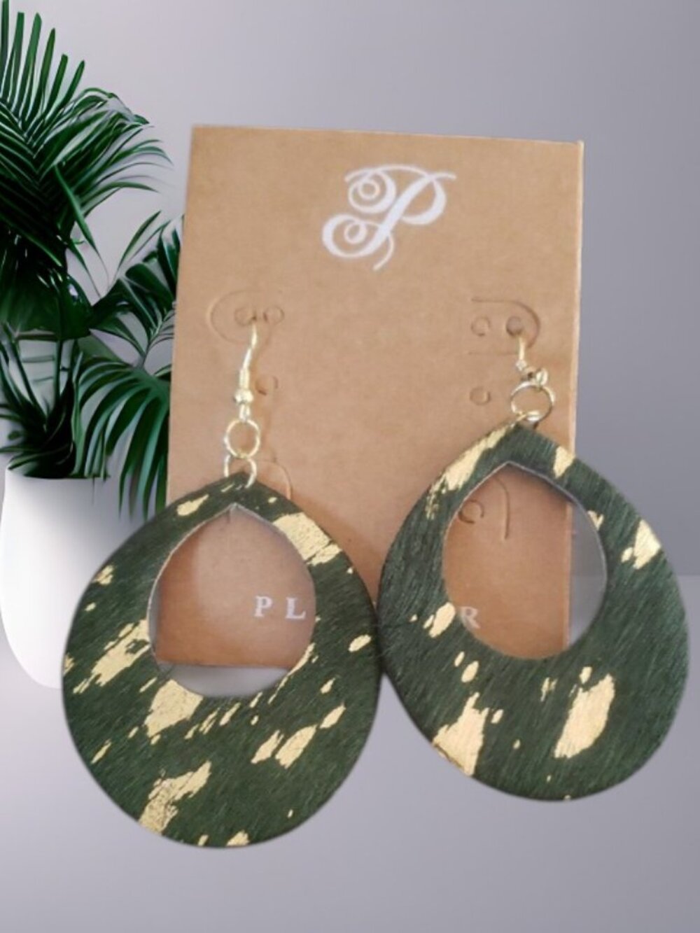 Plunder Trendy Green and Gold Teagan Drop Pierced Earrings  🌟NWT🌟 - Picture 5 of 5